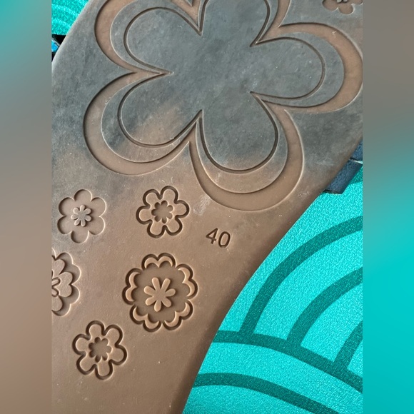 Very comfortable women's sandals. .The insole is soft and very comfortable. - Picture 4 of 4